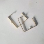 Σκουλαρίκια κρίκοι τετράγωνοι με μαργαριτάρια Sdeea-1